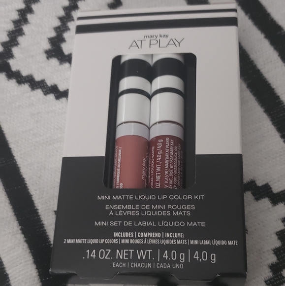 Lip gloss - Picture 1 of 1